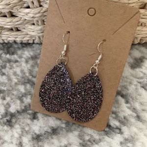 3/$15 🛍️ New Multi colored dark glitter tear drop earrings special occasion